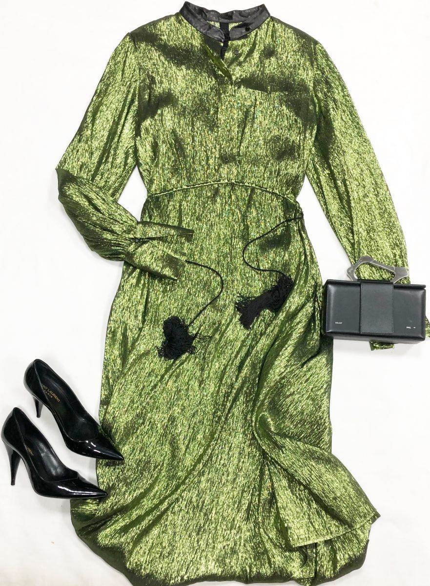 Платье/люрекс/ Petra Petrov размер 40 цена 23 463 руб
Туфли Saint Laurent размер 38.5 цена 23 463 руб
Сумка Heliot