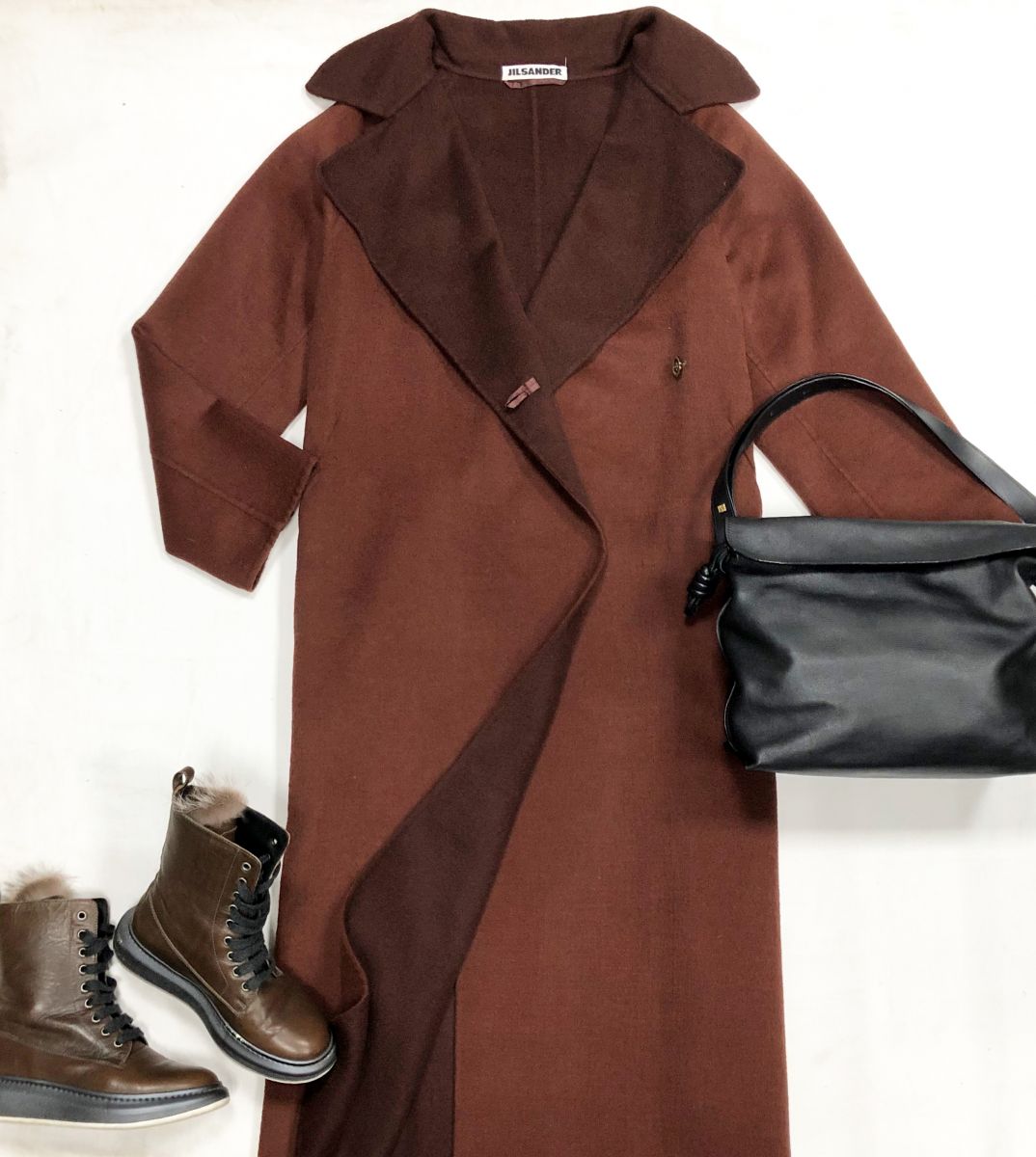 Пальто Jil Sander размер 40 цена 31 310 руб
Ботинки размер 36.5 цена 10 959 руб
Сумка Loewe