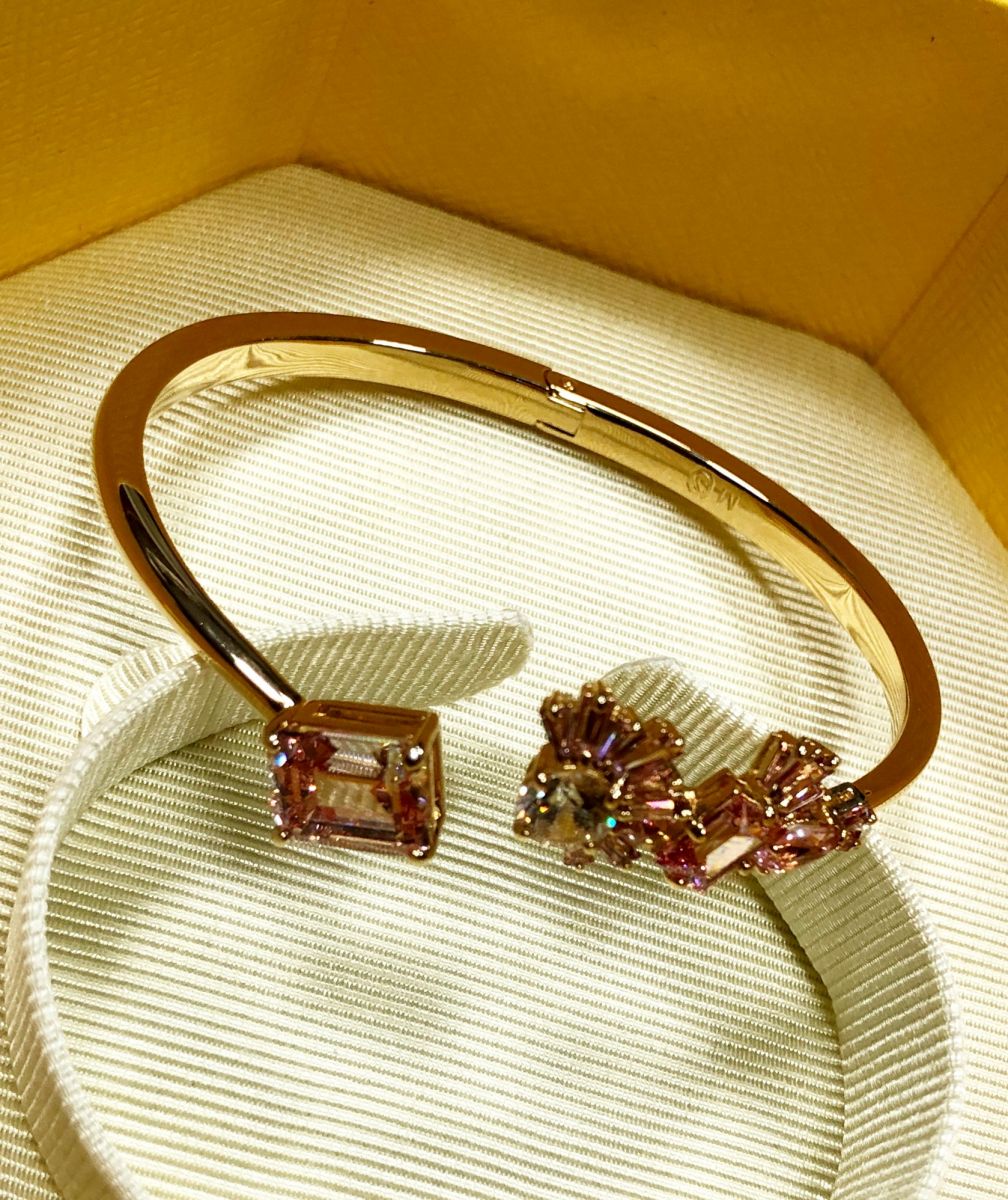Браслет /камни/ Swarovski цена 18 786 руб/ в коробке / 
