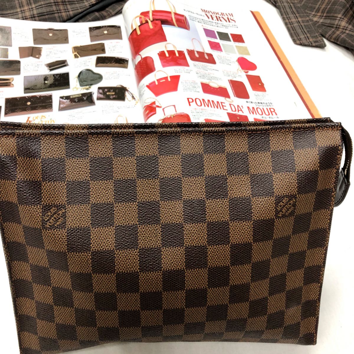 Клатч / косметичка LOUIS VUITTON цена 39 139 руб