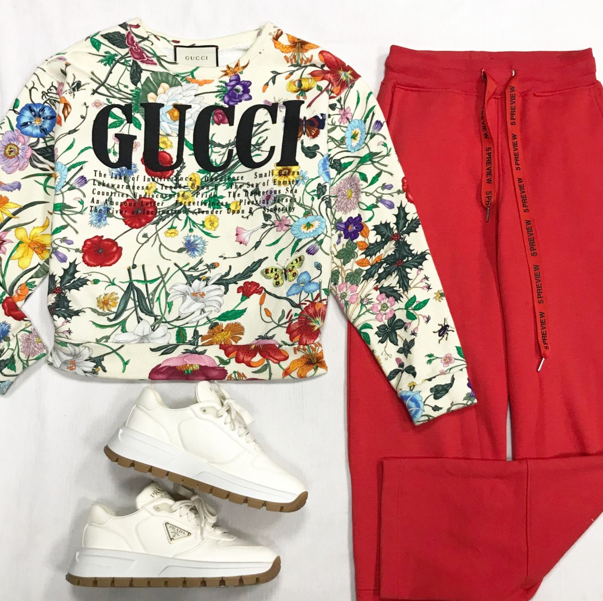 Толстовка Gucci размер XXS цена 23 483 руб
Брюки 5 Pre Vie W размер XS цена 9 393 руб
Кроссовки Prada размер 39 цена 125 240 руб