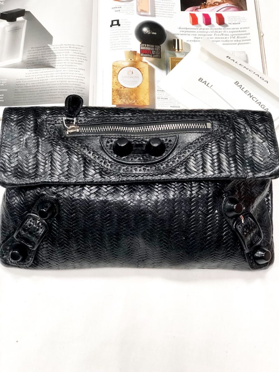 Клатч BALENCIAGA размер 31/22 цена 27 693 руб /карточки/ 
