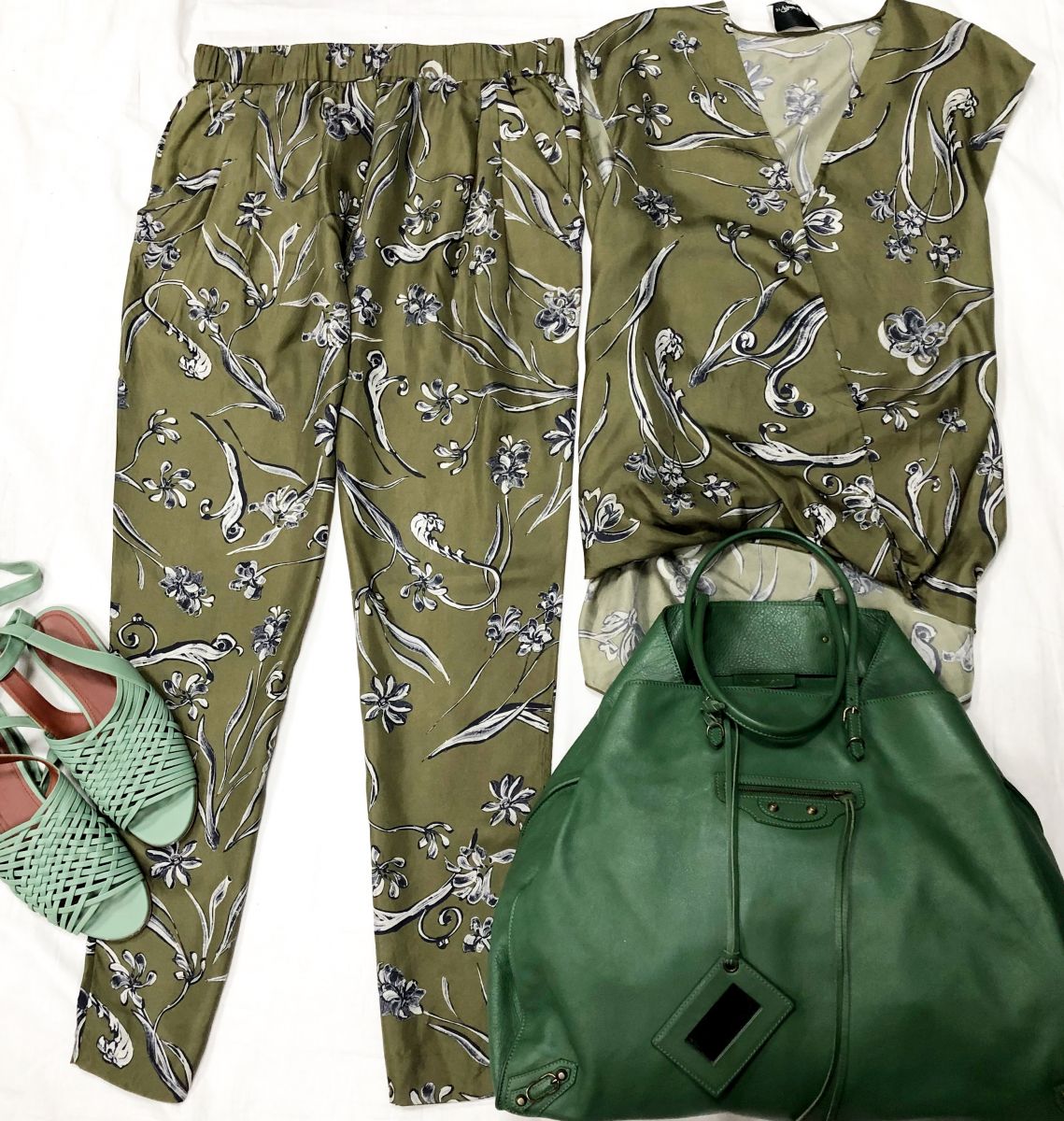Костюм 3.1PHILIP LIM размер 6 цена 4 695 руб 
Сумка BALENCIAGA