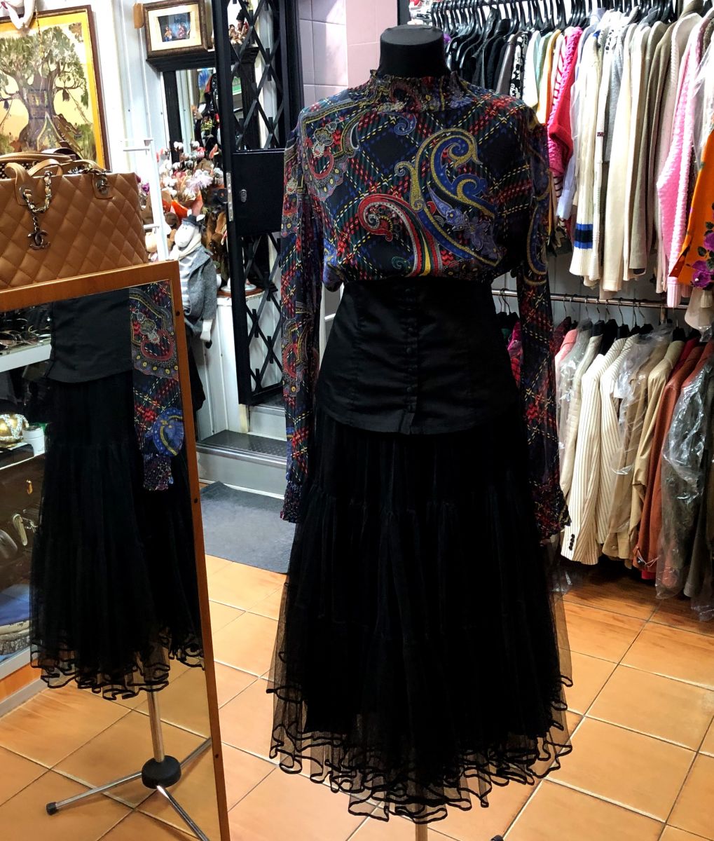 Блузка Van LAACK размер S цена 4 697 руб
Юбка
Christian Dior размер M цена 31 310 руб