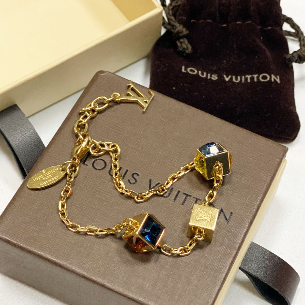 Браслет / камни / Louis Vuitton цена 15 385 руб / упаковка / 
