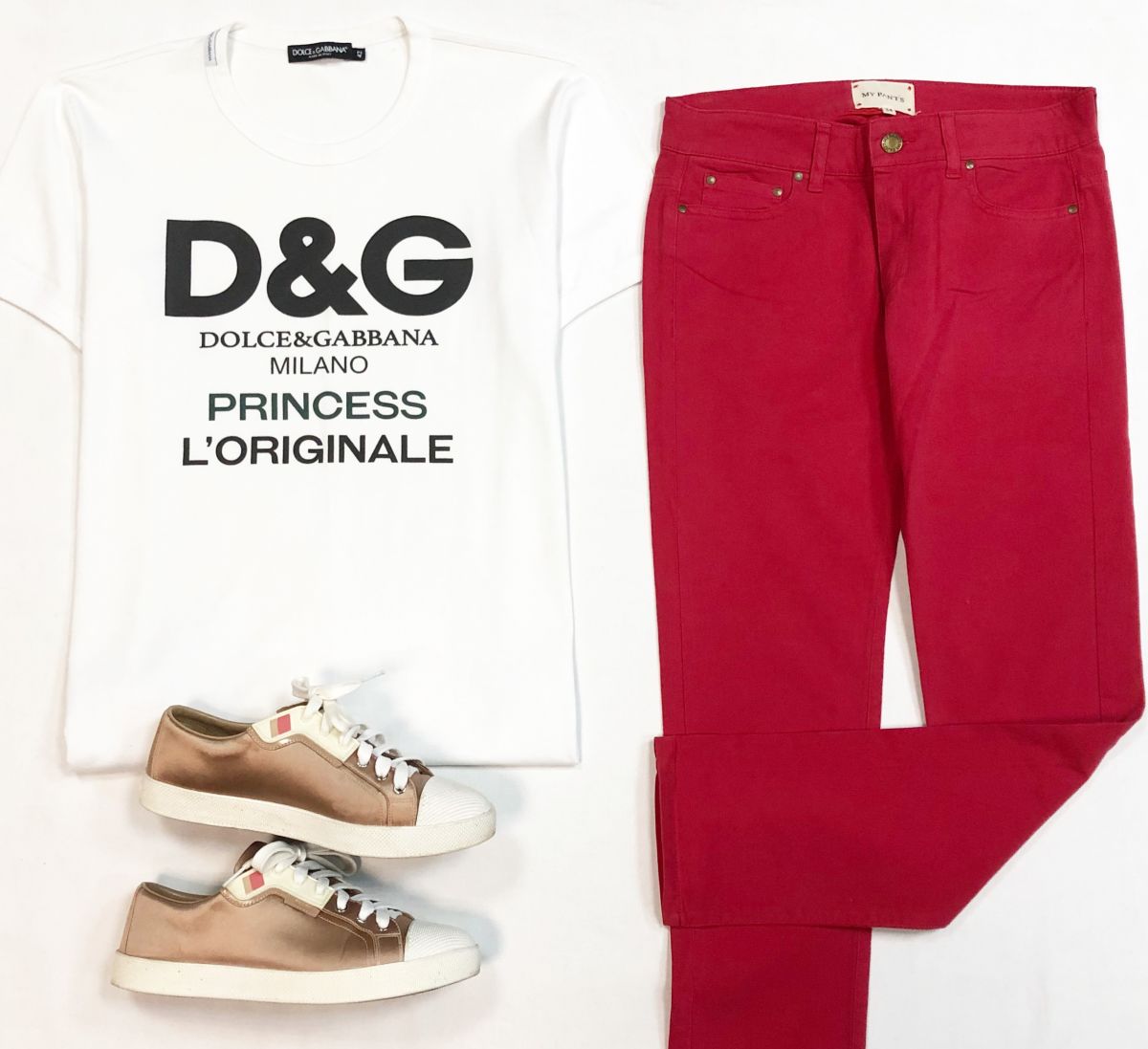 Футболка Dolce Gabb размер 42 цена 3 077 рубБрюки размер 34 цена 769 рубКеды Prada размер 38 цена 10 770 руб