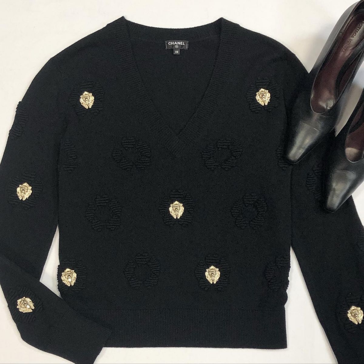 Кофта/отделка Металл/ CHANEL  размер 38 цена 107 693 рубТуфли BOTTEGA VENETA  размер 39.5 цена 15 385 руб