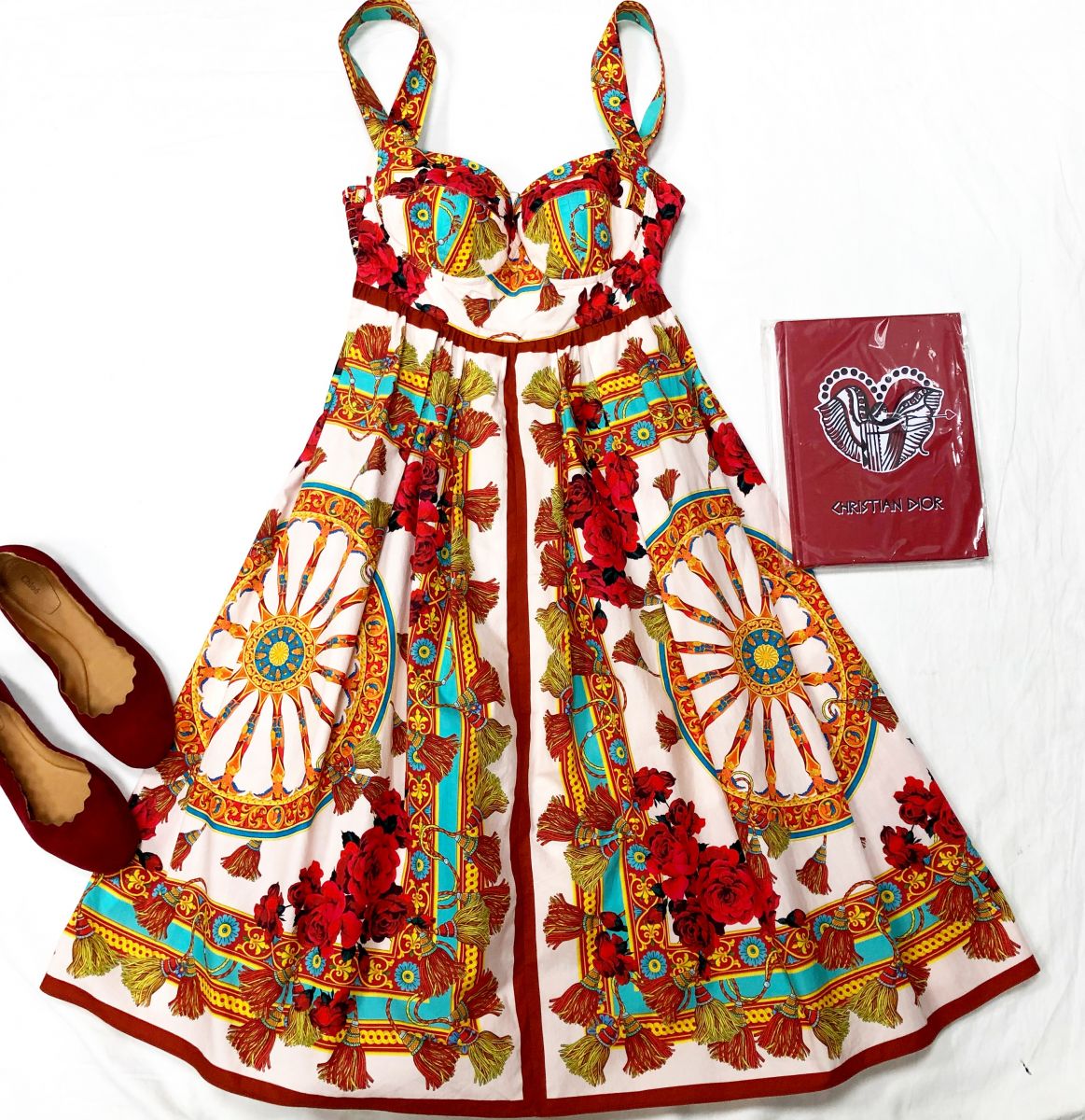Сарафан DOLCE GABBANA размер S цена 26 614 руб 
Балетки Chloe размер 36 цена 14 090 руб