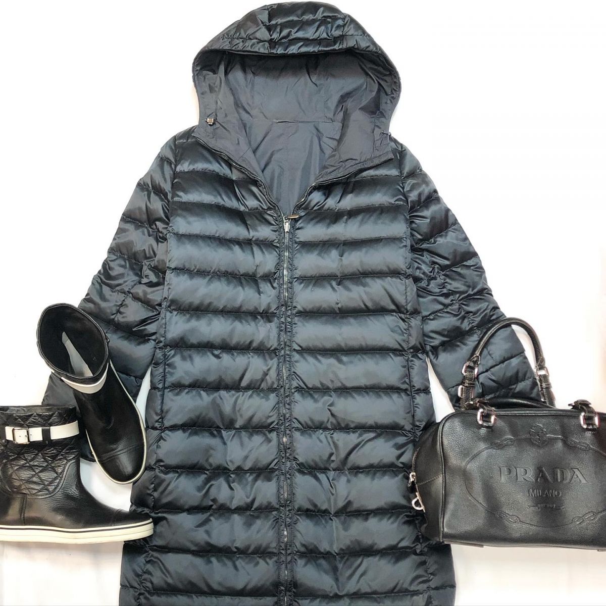 Пуховик двухсторонний ‘S Max Mara размер 40/44 цена 15 385 руб Сапожки Chanel размер 39.5 цена 30 770 руб Сумка Prada