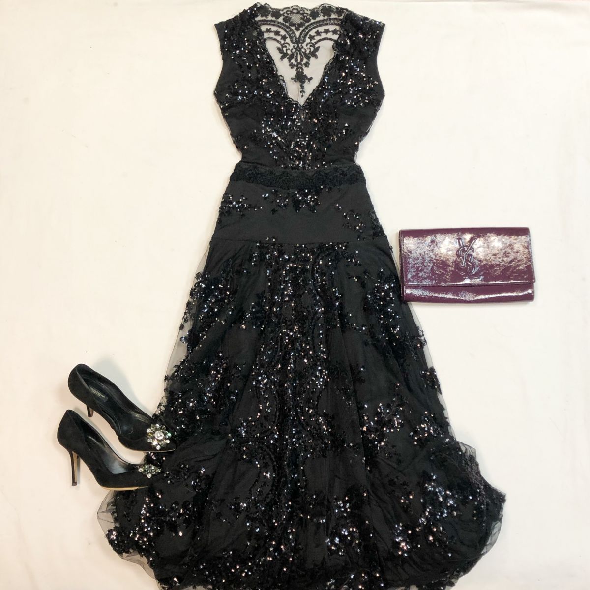 Платье/пайетки/ размер 38 цена 7 693 рубТуфли Dolce Gabbana размер 36 цена 15 385 рубКлатч Ysl