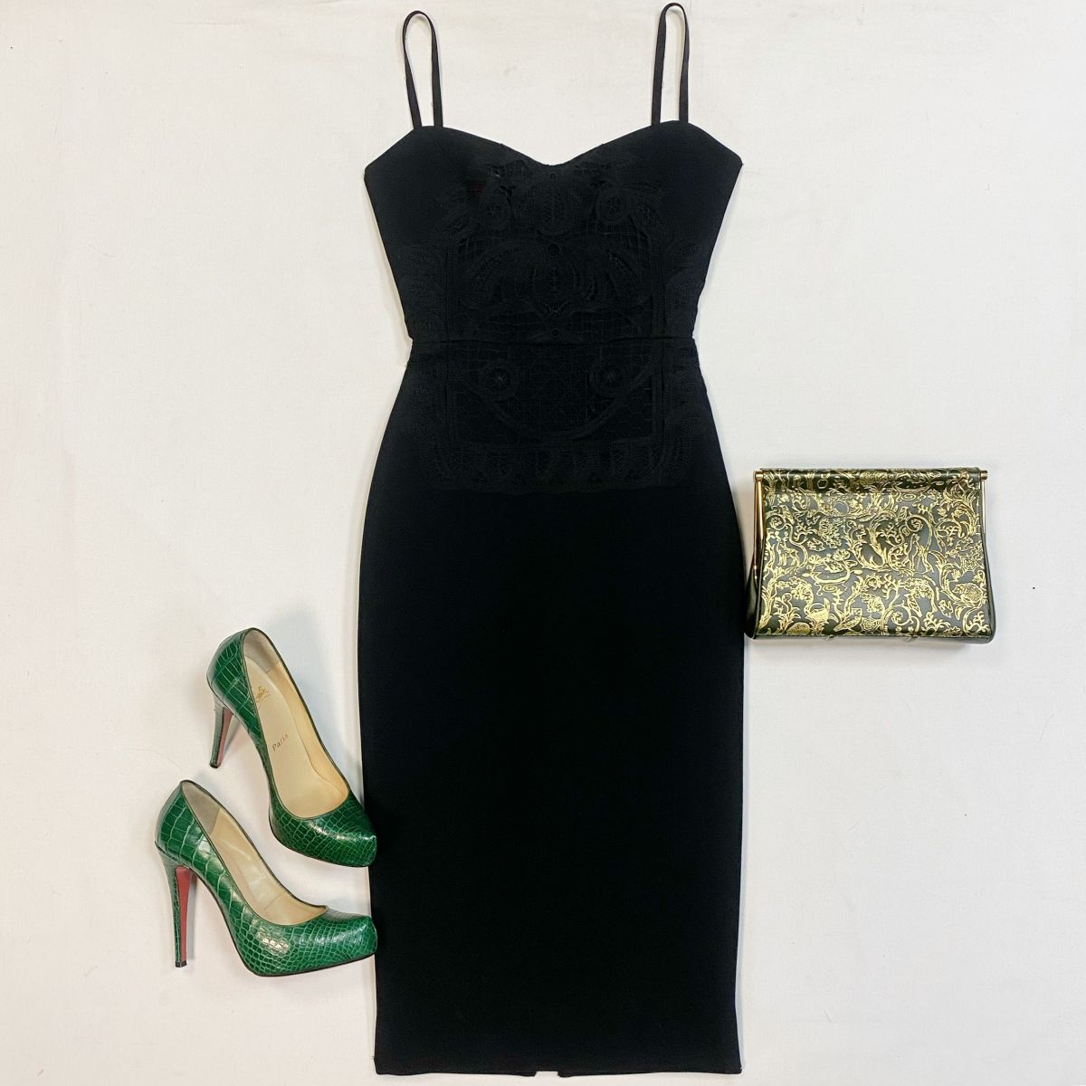 Платье/шитьё/ Victoria Beckham раза 40 цена 23 078 рубТуфли Louboutin размер 38 цена 30 770 рубКлатч Charlotte Olympia