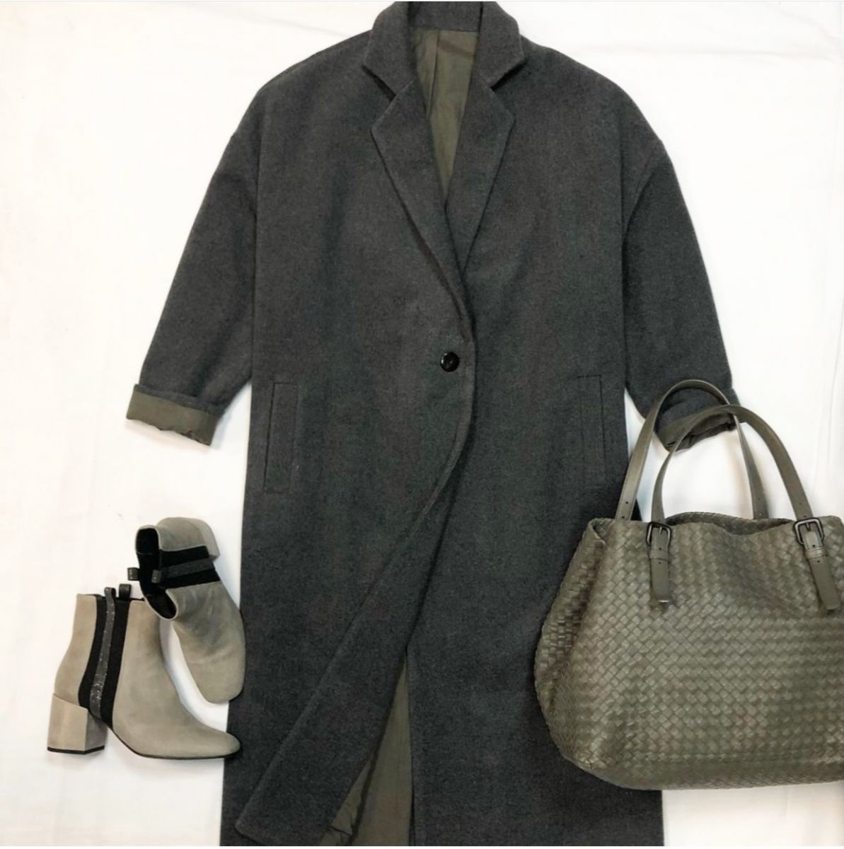 Пальто REPLICA размер единый цена 36 155 руб /с ценником/ Сумка BOTTEGA VENETA