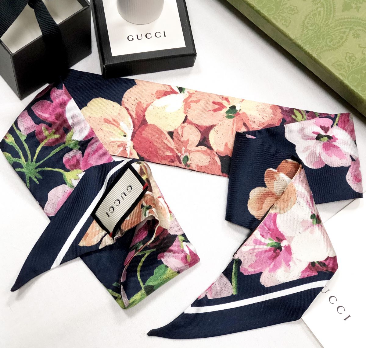 Ленточка Gucci цена 15 655 руб / в коробке/ 



