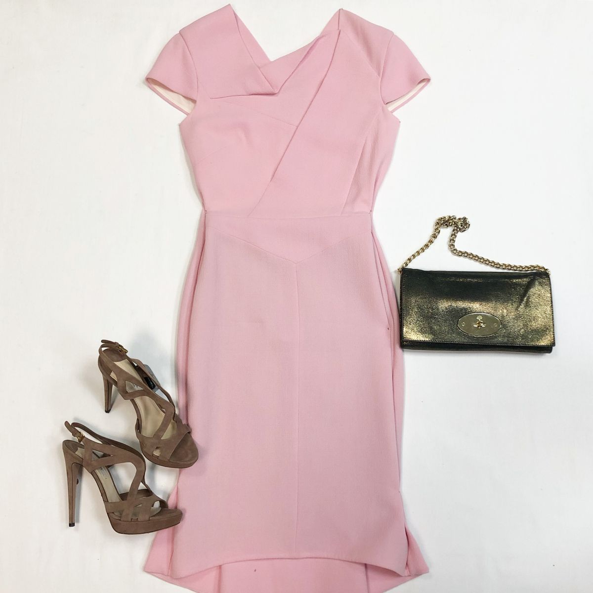 Платье Raland Mouret размер 44 цена 23 078 рубБосоножки Prada размер 39 цена 10 770 рубКлатч Mulberry