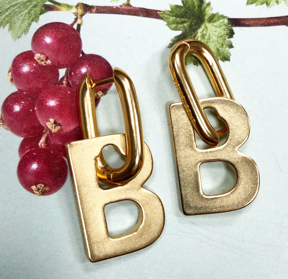 Серьги Balenciaga цена 9 393 руб
