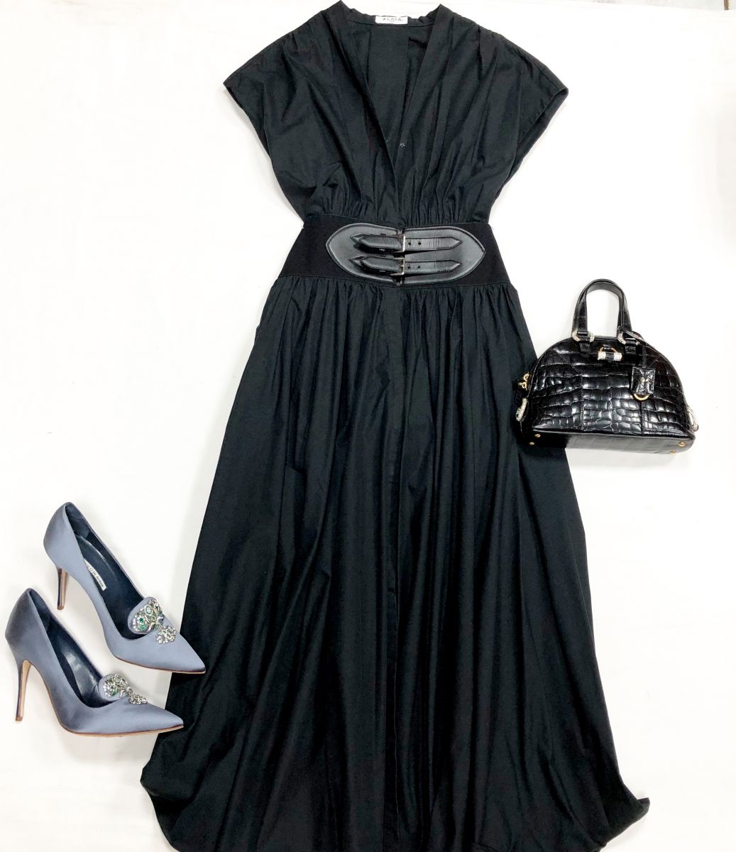 
Платье Alaïa размер M цена 46 965 руб
Туфли Manolo Blahnik размер 41.5 цена 29 745 руб
Сумка Saint Laurent