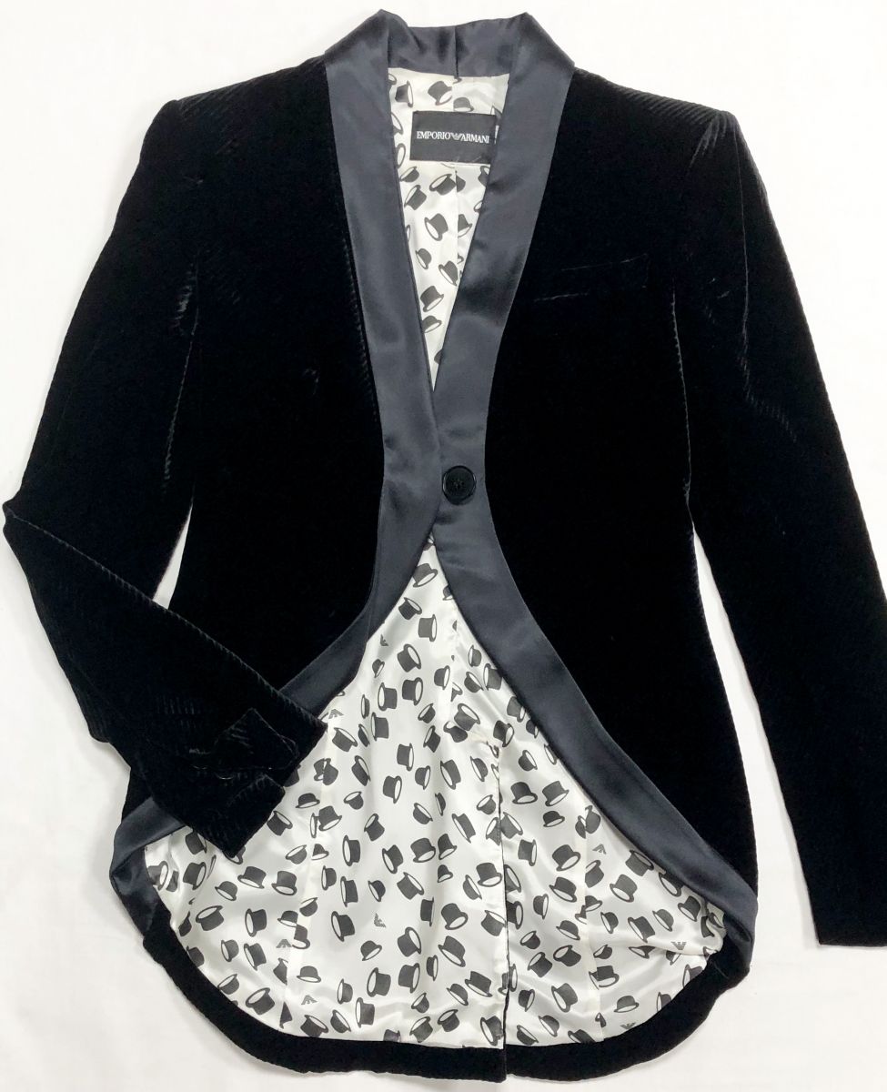 Жакет/ бархат/ Armani размер 42 цена 23 483 руб
Жакет Etro размер 44 цена 15 655 руб
Кофта Daname размер 38 цена 10 959 руб