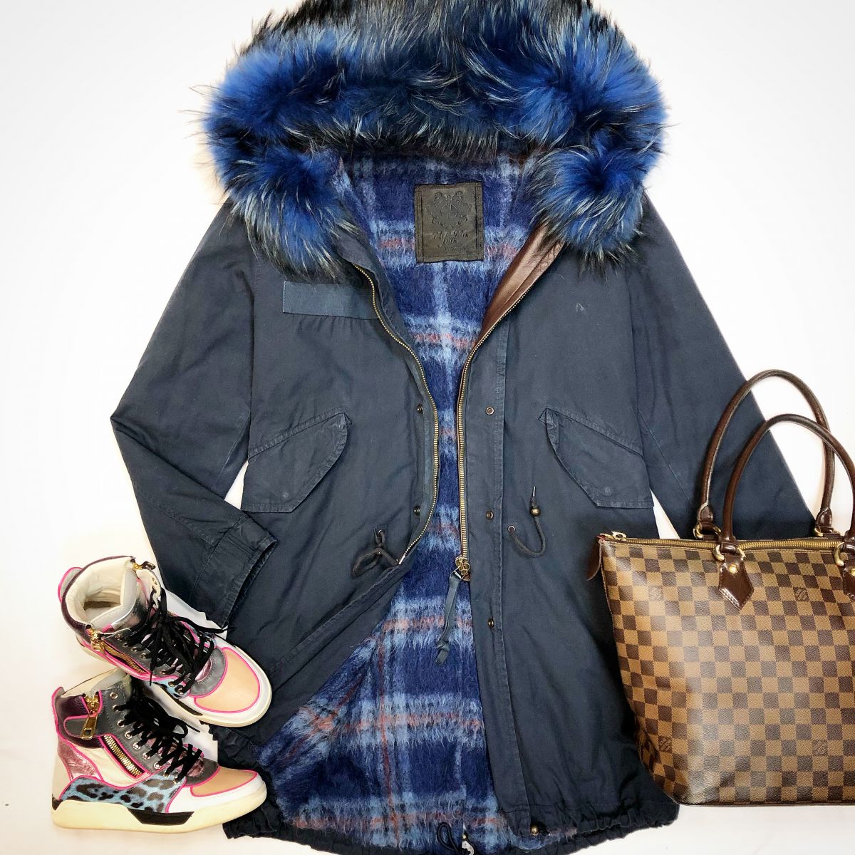 Парка Mr&amp;Msr furs  размер S цена 7 693 руб Кеды Dolce Gabbana  размер 37 цена 15 385 руб Сумка Louis Vuitton 