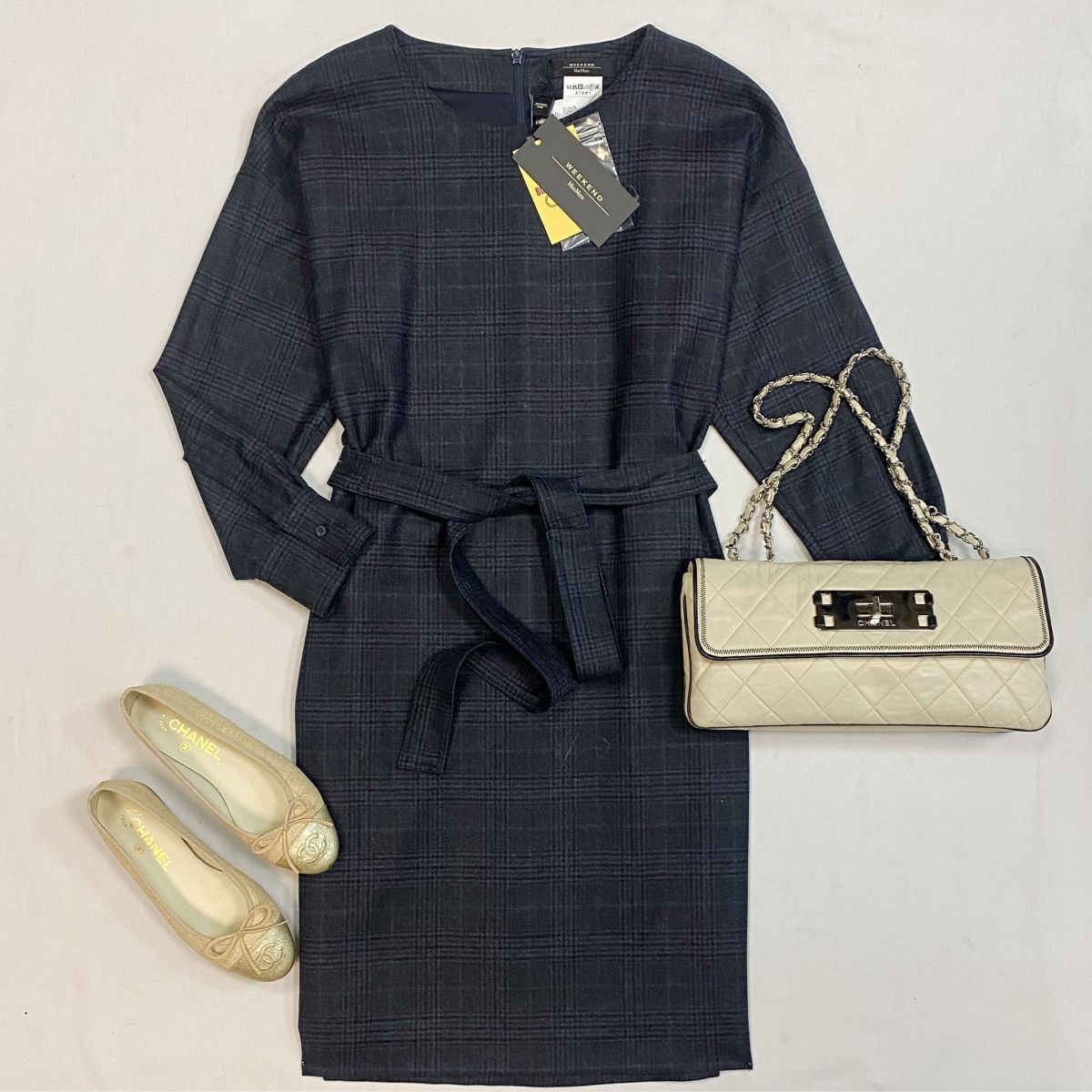Платье Max Mara размер 38 цена 10 770 рубБалетки Chanel размер 35 цена 15 385 рубСумка Chanel
