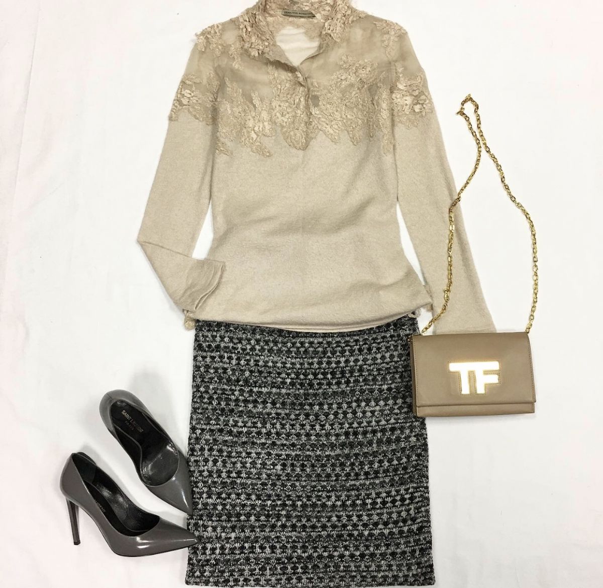 Кофта ERMANNO Shervino размер 38 цена 9 231 руб Юбка Dior размер 42 цена 15 385 рубТуфли Saint Laurent размер 37.5 цена 10 770 рубСумочка Tom Ford 
