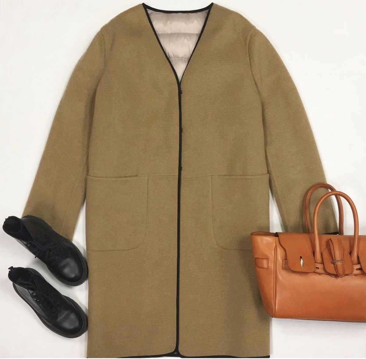 Пальто SANTONI размер 42 цена 38 463 руб Ботинки KENZO  размер 35 цена 15 385 руб Сумка GOLDEN GOOSE