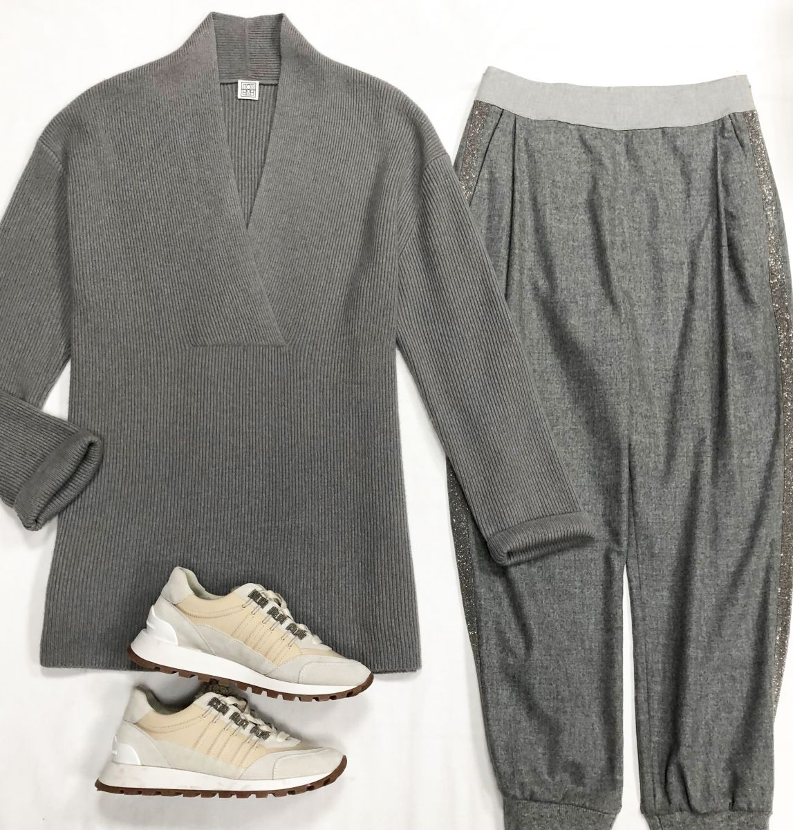 Кофта Totem размер S цена 15 655 руб
Брюки/ манили/ размер 46 цена 7 828 руб
Кроссовки Brunello Cucinelli размер 37.5 цена 54 793 руб