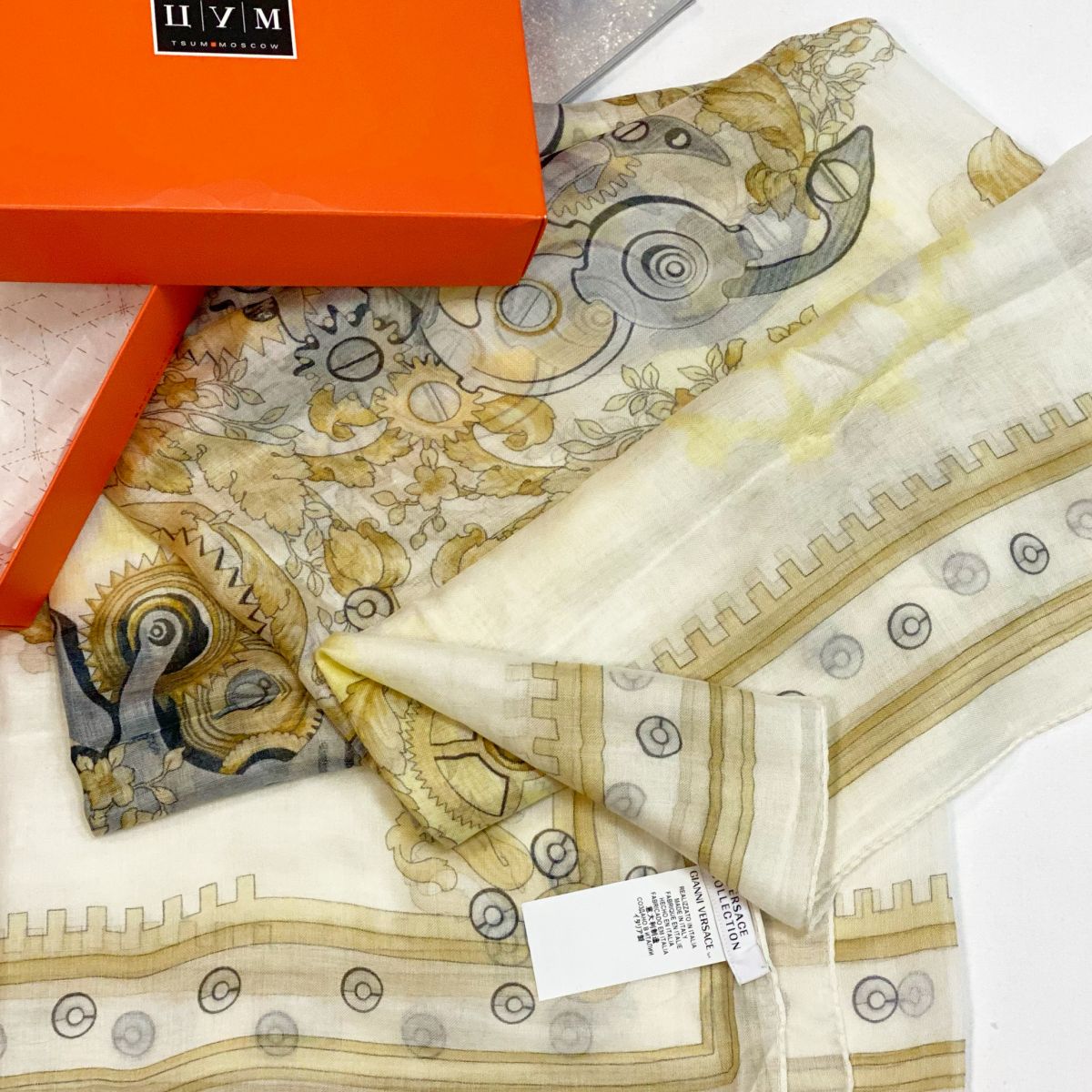 Платок Versace размер 140/140 цена 7 693 руб 