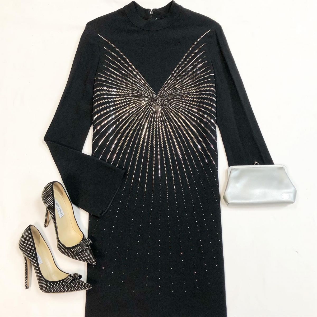 Платье/декоративные элементы/ Stella McCartney размер 42 цена 30 770 рубТуфли Jimmy Choo размер 38 цена 12 308 рубКлатч Chanel
