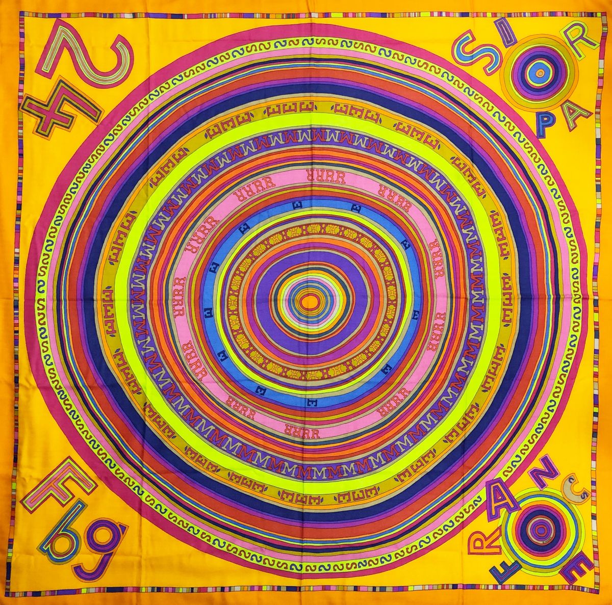 Палантин Hermes размер 140/140 цена 62 620 руб
