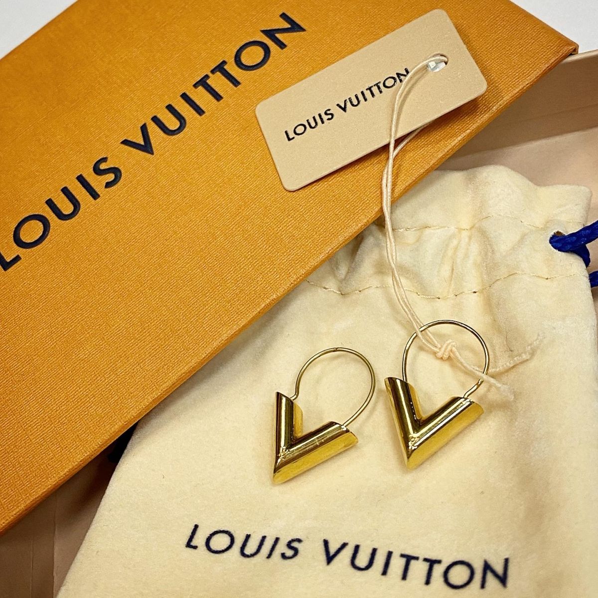 Серьги Louis Vuitton цена 20 000 руб / новые / упаковка / 
