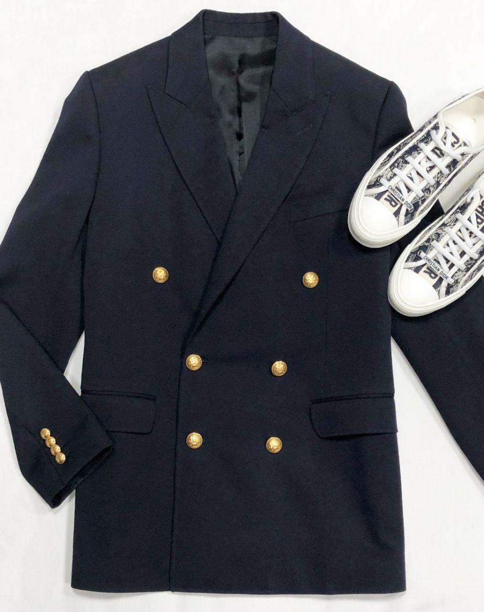 Жакет Céline размер 42 цена 46 965 руб
Кеды Christian Dior размер 40 цена 46 965 руб