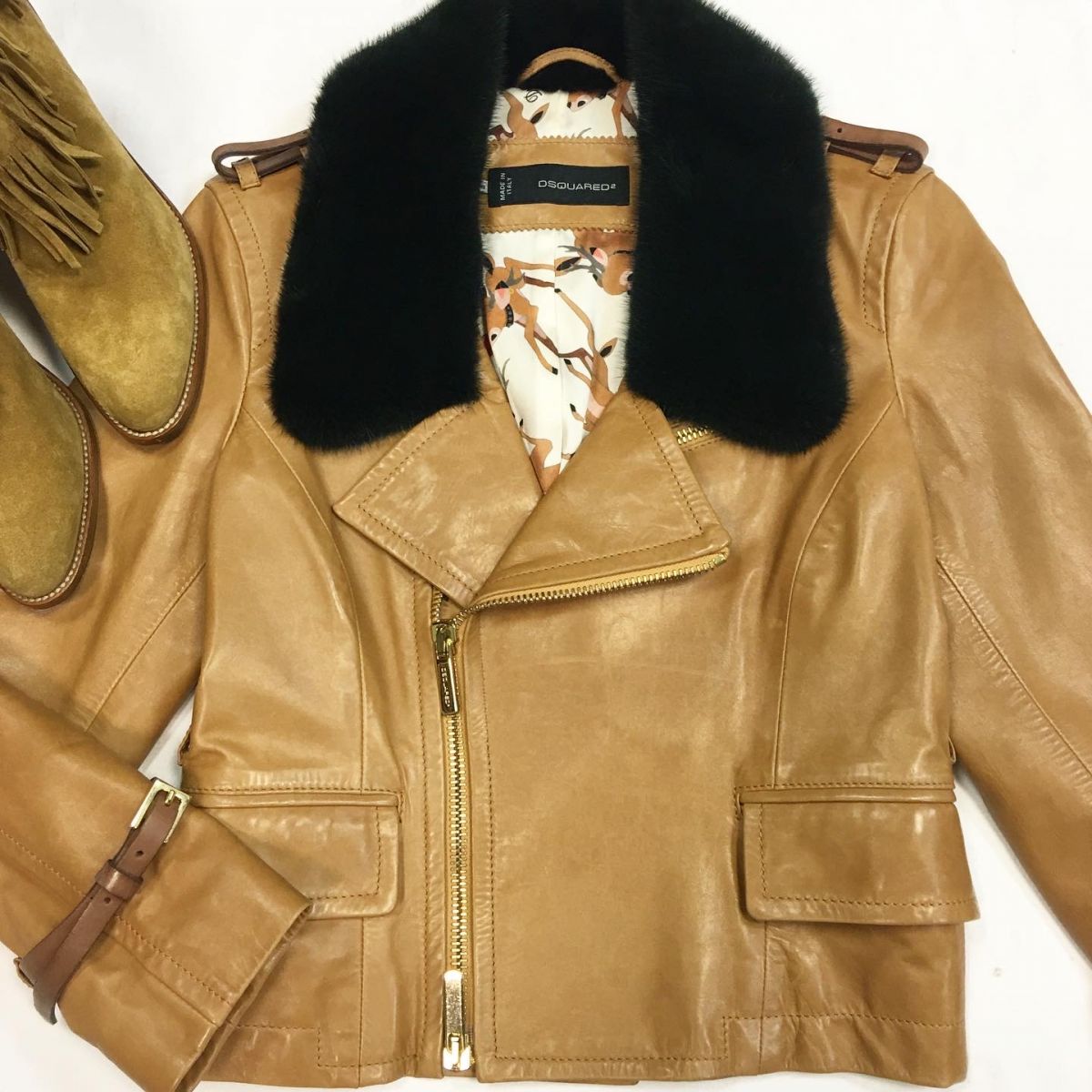 Куртка/кожа Dscuared размер 44 цена 24 616 руб Ботинки Saint Laurent  размер 38.5 цена 18 462 руб