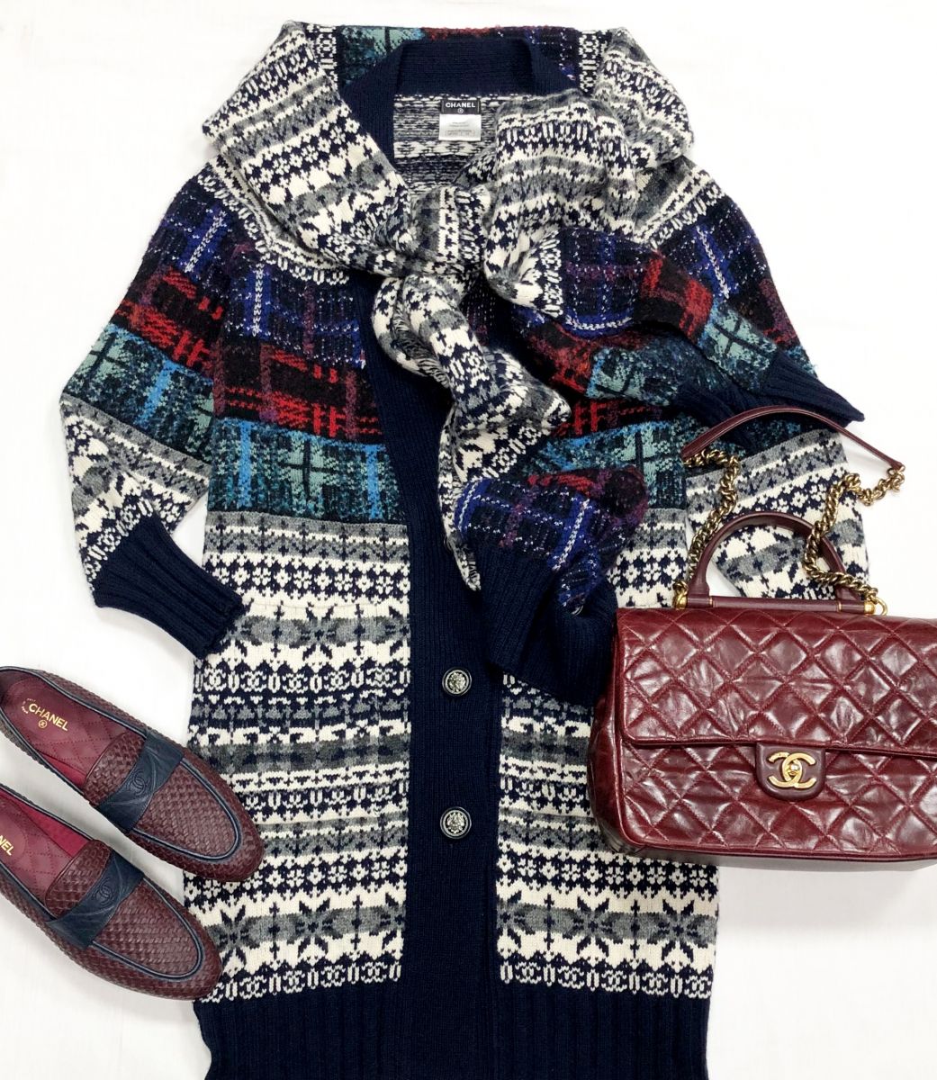 Кардиган + Шарф Chanel размер 34 цена 62 620 руб
Лоферы Chanel размер 39.5 цена 78 275 руб
Сумка Chanel