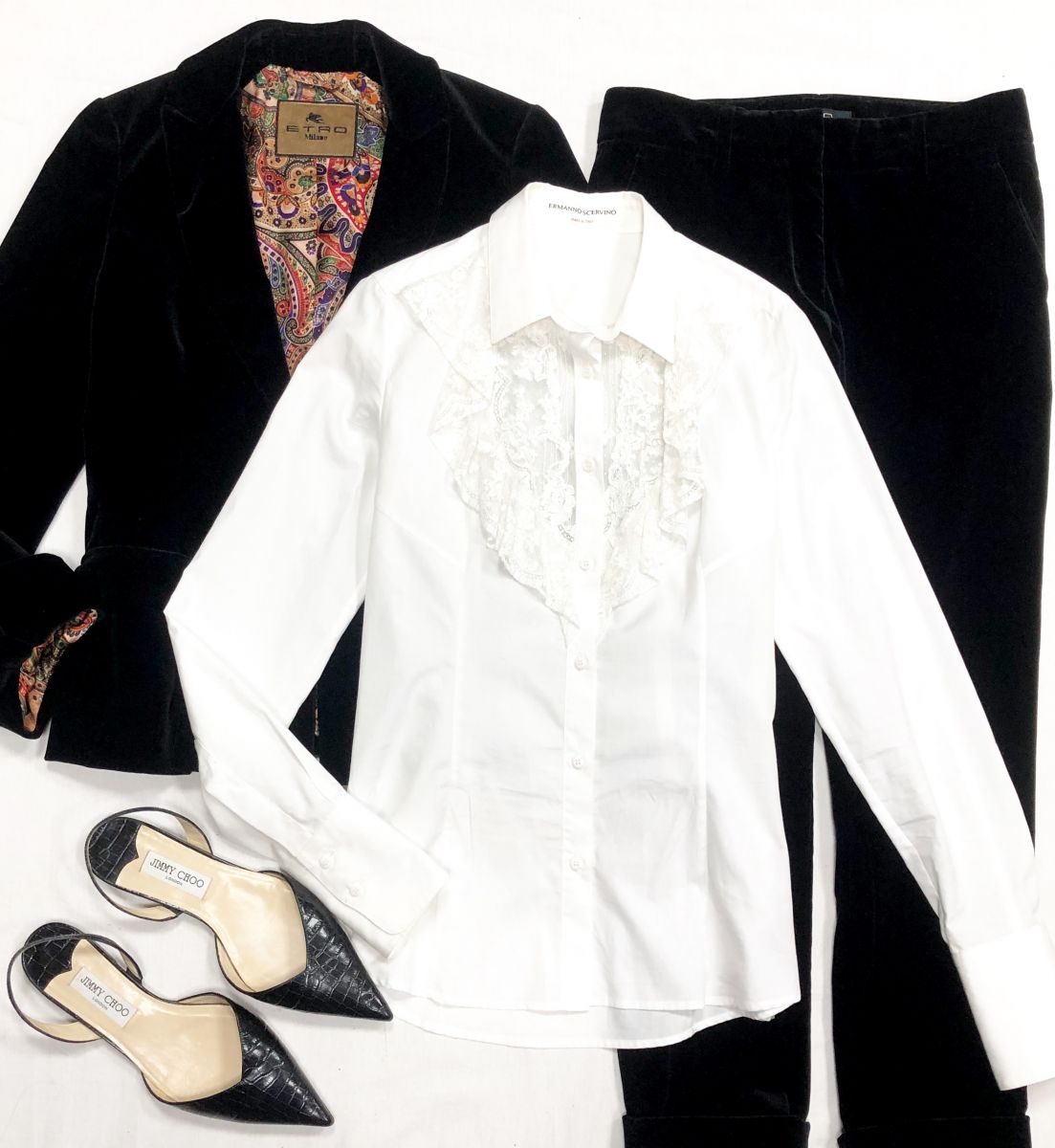 Костюм /бархат/ ETRO размер 42 цена 10 959 руб
Рубашка ERMANNO Scervino размер 38 цена 10 959 руб
Мюли Jimmy Choo размер 40 цена 23 483 руб