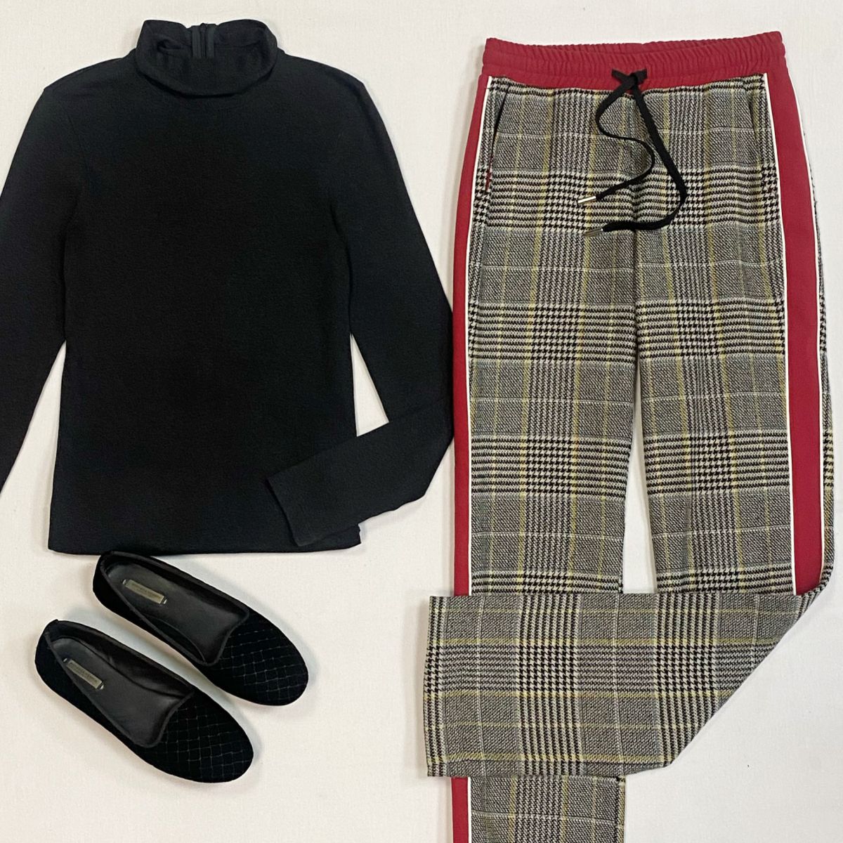 Кофта Brunello Cucinelli размер S цена 7 693 рубБрюки Ermanno Scervino размер 38 цена 10 770 рубЛоферы Bottega Veneta размер 37 цена 7 693 руб