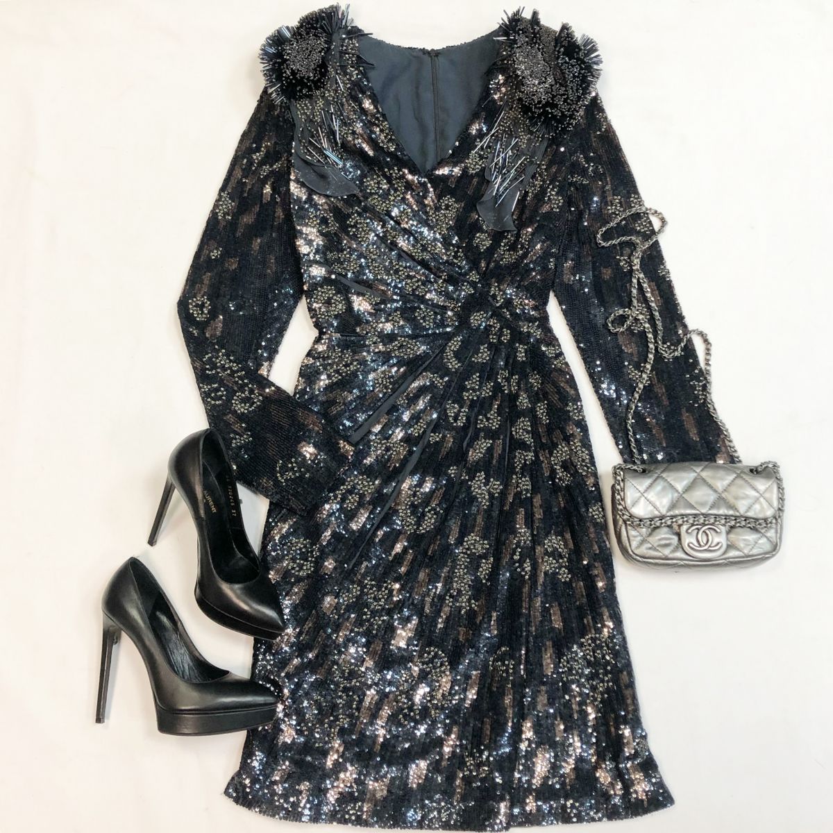 Платье/пайетки/ Cavalli размер 44 цена 15 385 рубТуфли Saint Laurent размер 37 цена 9 231 рубСумка Chanel
