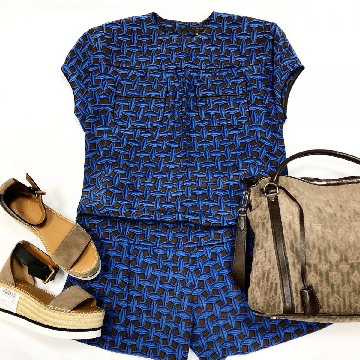 Костюм Louis Vuitton размер 38 цена 15 385 руб Сабо See by Chloe размер 38 цена 9 231 руб /новые/ Сумка Louis Vuitton