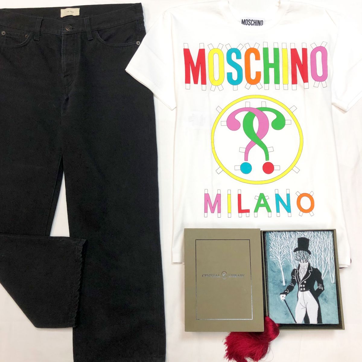 Футболка MOSCHINO размер XS цена 7 693 руб 
Джинсы THE ROW размер 6 цена 15 385 руб