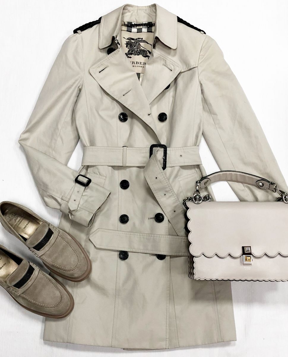 Плащ Burberry размер 36 цена 23 483 руб
Лоферы Brunello Cucinelli размер 38.5 цена 39 138 руб
Сумка Fendi