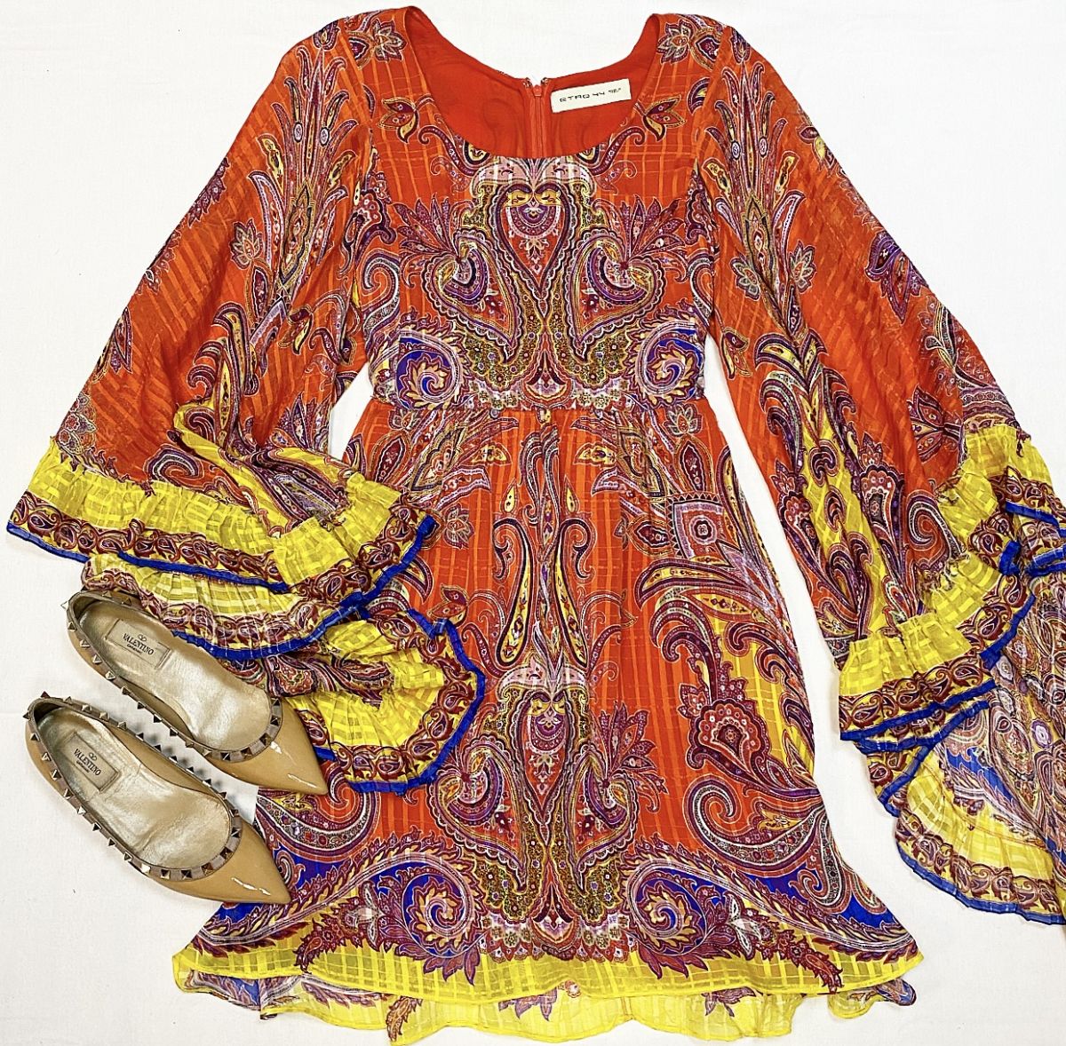 Платье / шёлк / Etro размер 44 цена 30 770 рубБалетки Valentino размер 37 цена 15 385 руб