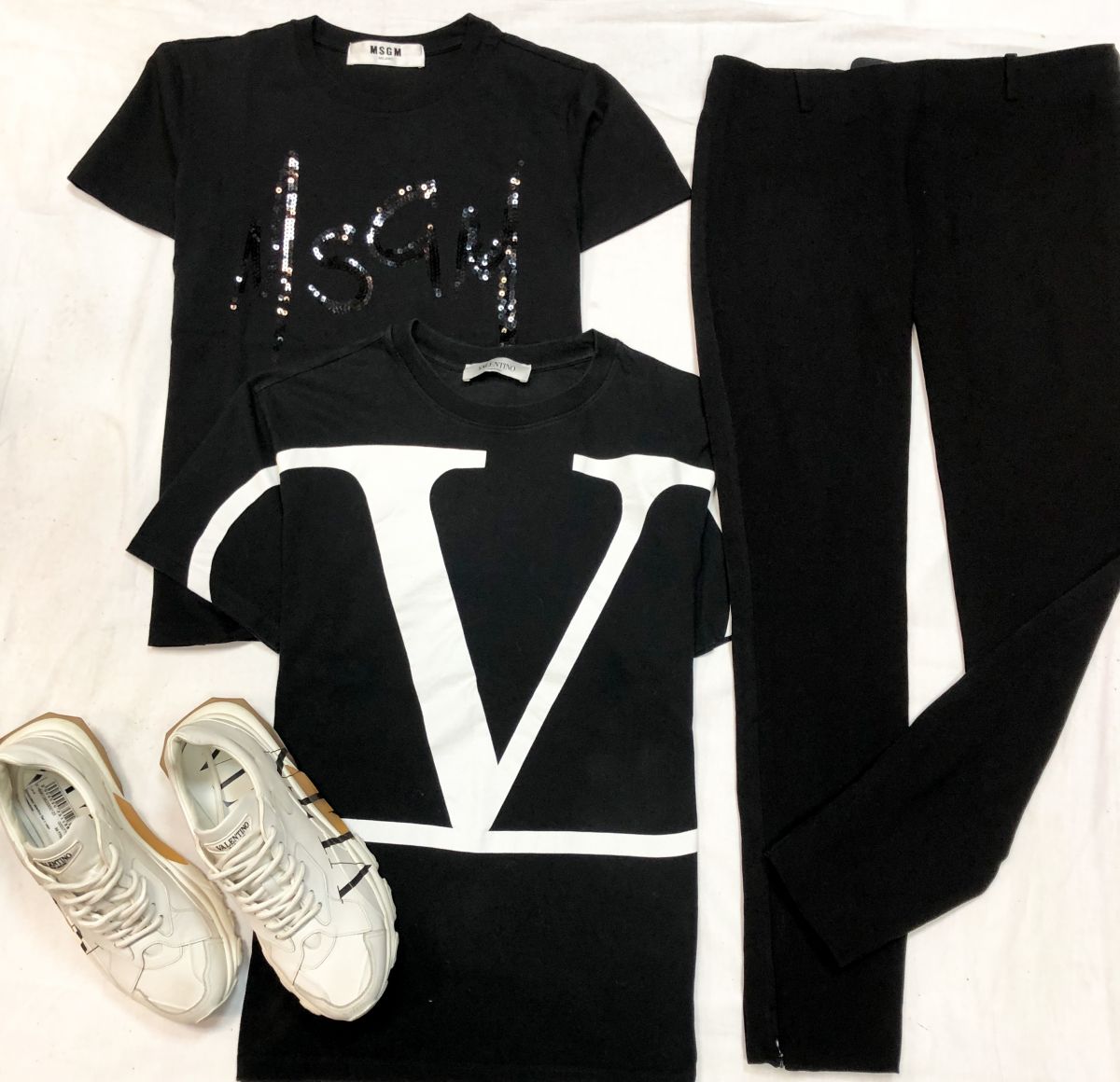 Футболки MSGM / Valentino размер S/ M цена 4 616  руб / 6 154 руб 
Легинсы BALENCIAGA размер 38 цена  4 616 руб