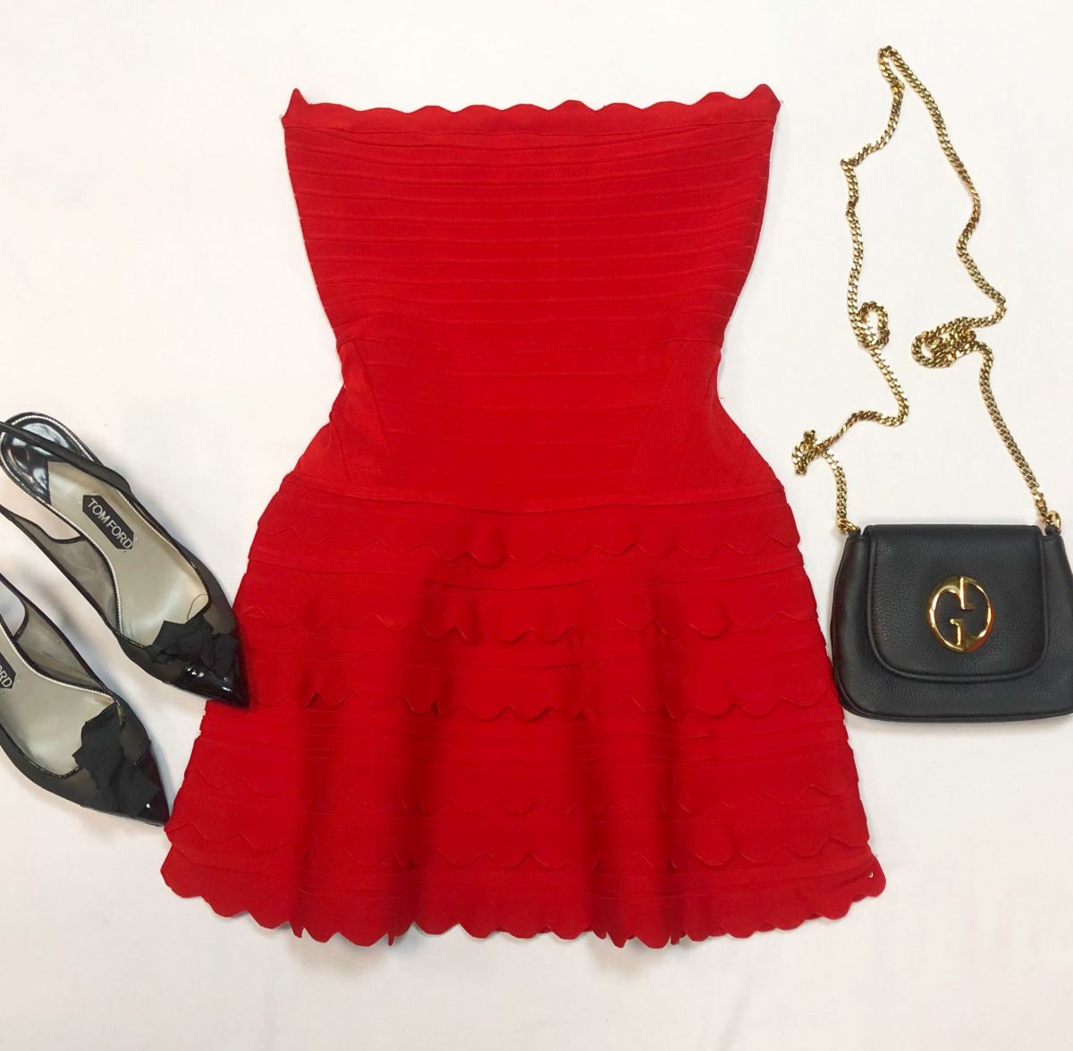 Платье Herve Leger размер L цена 10 770 руб
Туфли Tom Ford размер 39 цена 7 693 руб
Сумка Gucci