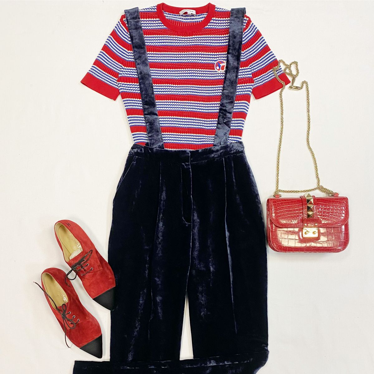 Кофта Carven размер S цена 4 616 рубБрюки Claudie Peerlot размер 36 цена 7 693 рубБотинки Chanel размер 38 цена 30 770 рубСумка Valentino
