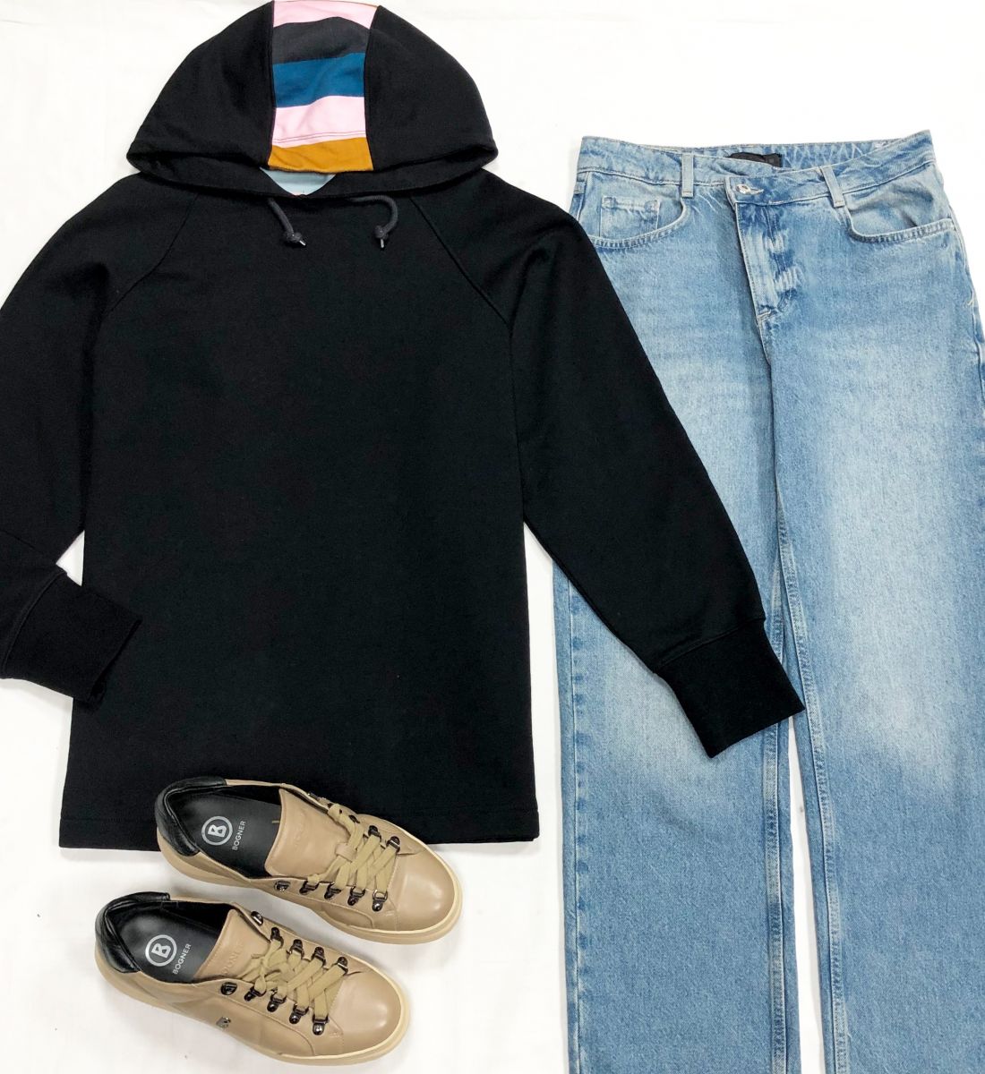 Толстовка Paul Smith размер XL цена 7 828 руб
Джинсы размер 36 цена 1 566 руб
Кеды Bogner размер 39 цена 23 483 руб