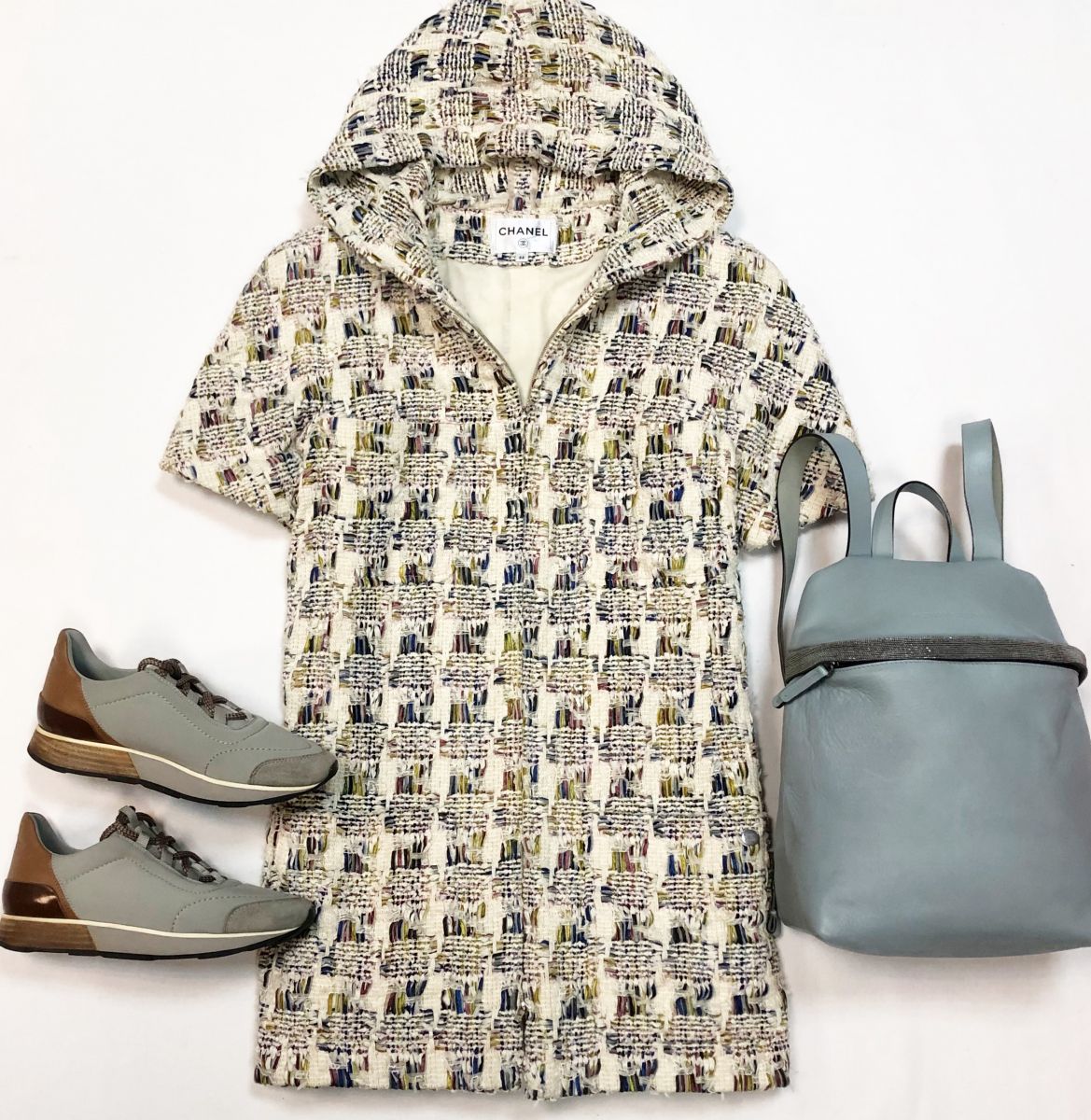 Пальто/твид / Chanel размер 44 цена 138 465 руб
Кроссовки Hermes размер 39 цена 23 078 руб
Рюкзак Brunello Cucinelli
