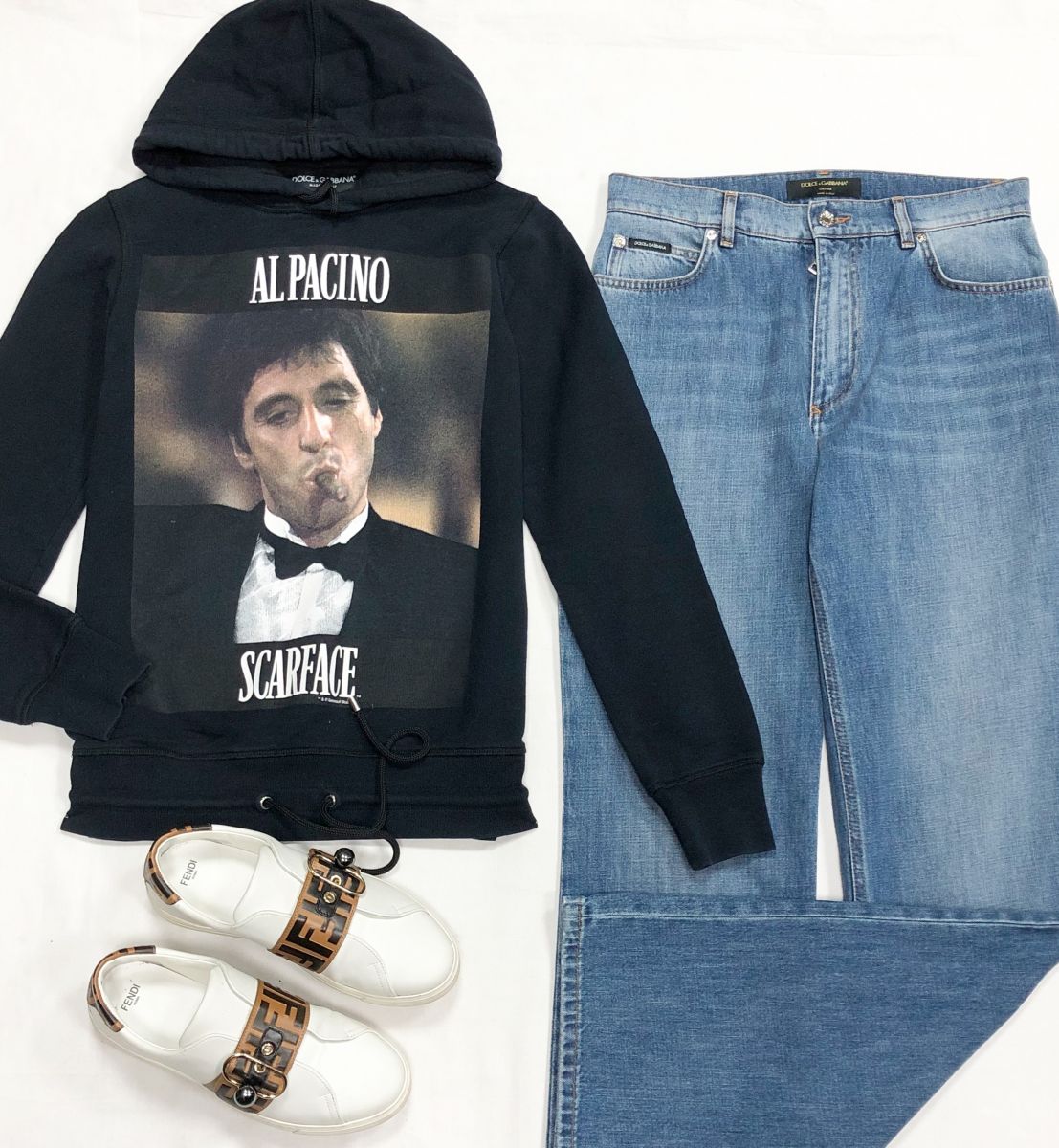 Толстовка Dolce Gabbana размер 38 цена 7 828 руб
Джинсы Dolce Gabbana размер 40 цена 15 655 руб
Кеды Fendi размер 39 цена 23 483 руб