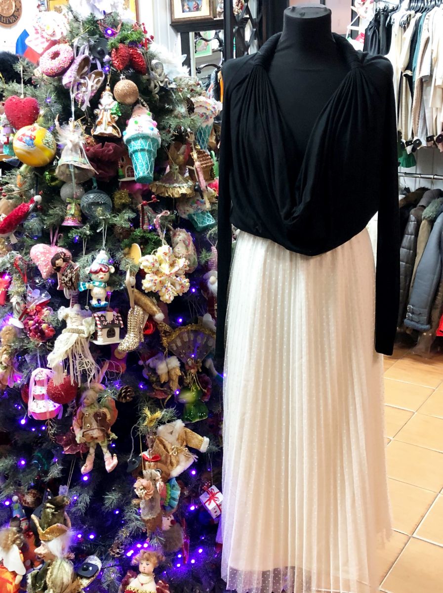 Кофта Givenchy размер 36 цена 10 959 руб
Юбка Self Portrait размер 12/8 цена 15 655 руб
