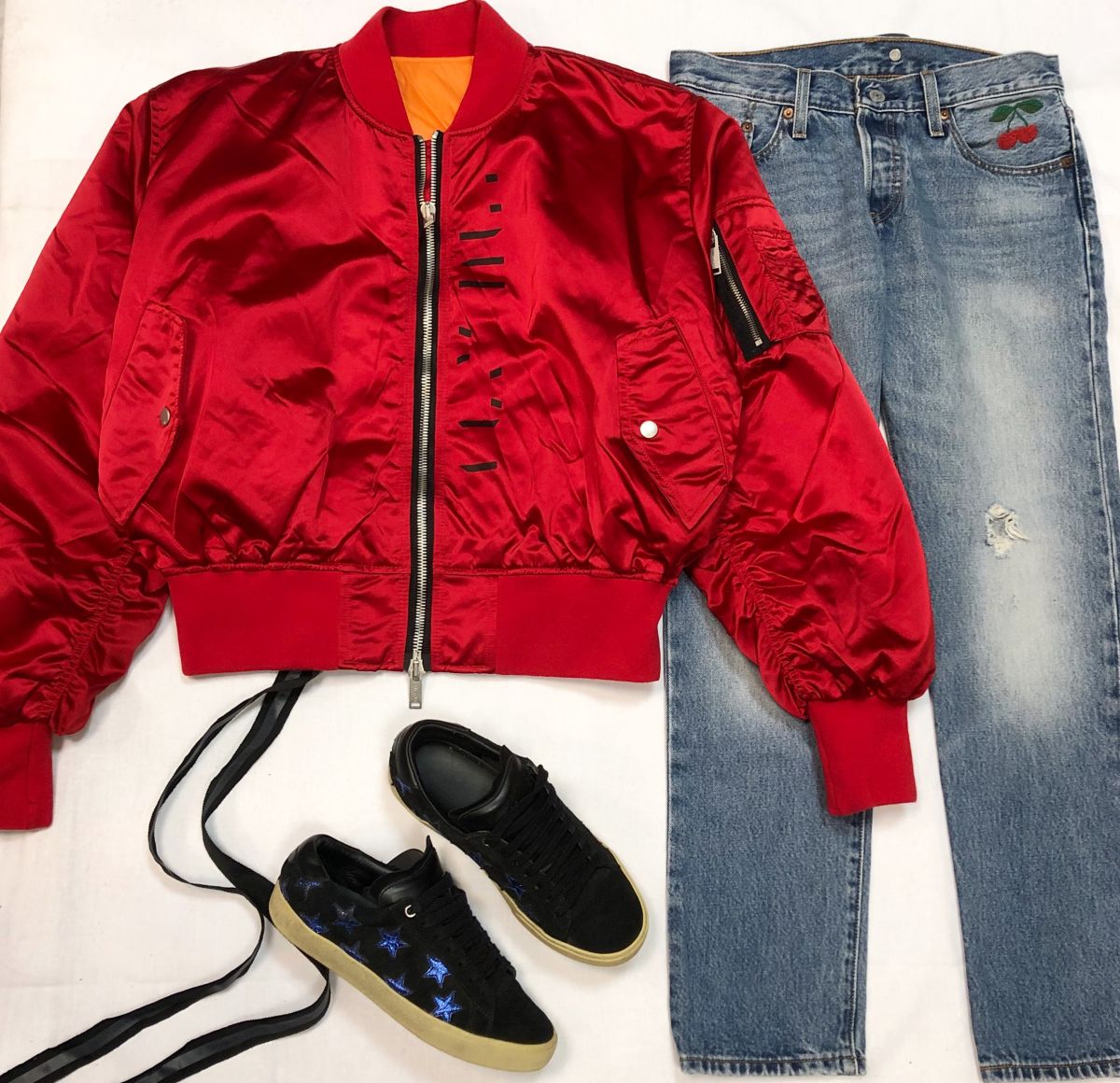 Бомбер размер 40 цена 53 847 руб 
Джинсы LEVI’S размер L цена 4 616 руб