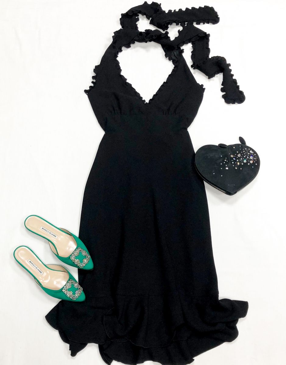 Платье Red Valentino размер 42 цена 9 393 руб
Мюли Manolo Blahnik размер 37 цена 46 965 руб
Сумочка Alaïa