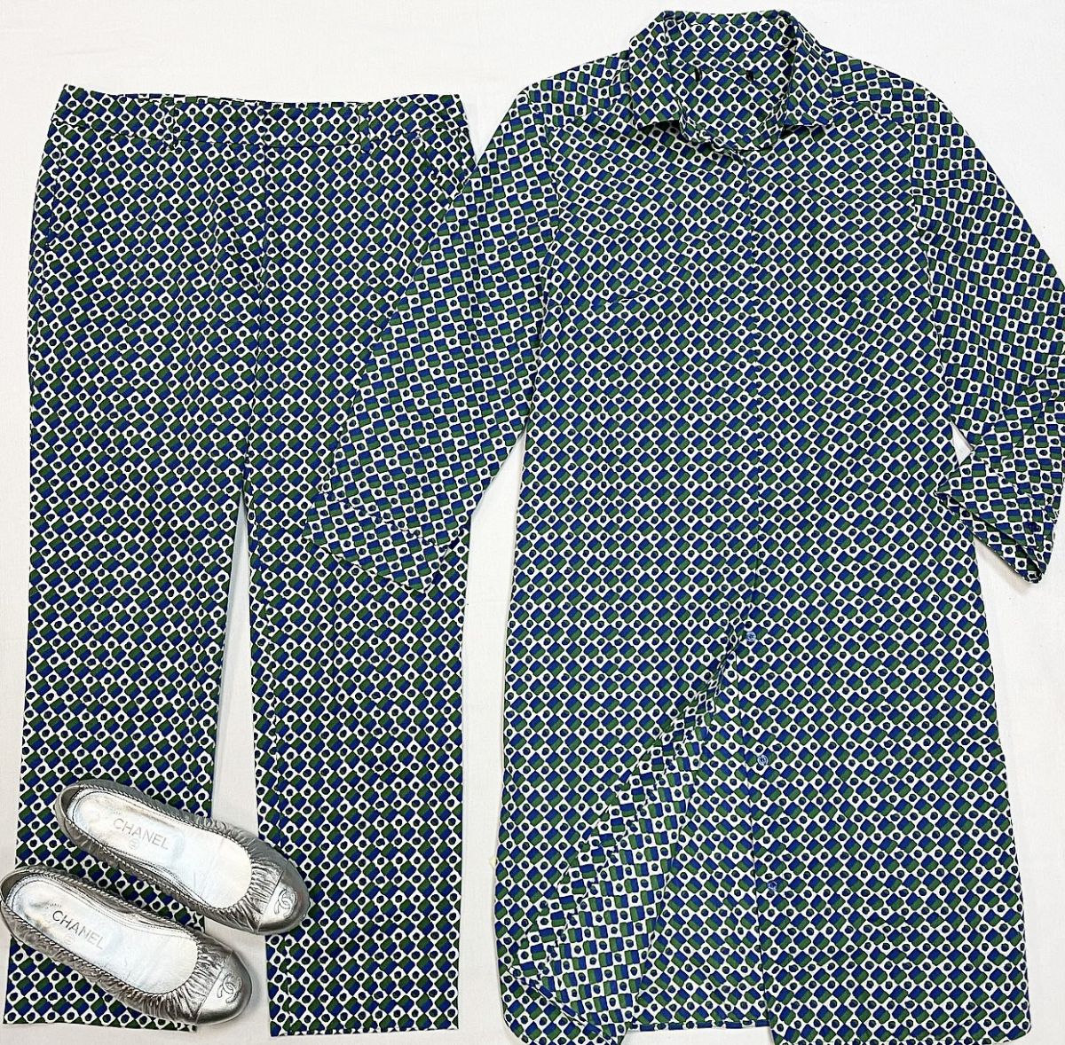 Костюм Weekend Max Mara размер 42 цена 7 693 руб
Балетки Chanel размер 38 цена 15 385 руб